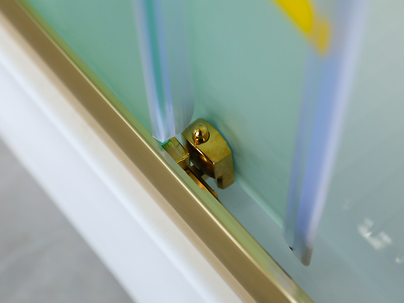 RE Labens Imber Enclosusre, Matt Tempered Glass Cum Typographia, Aurum Aluminium Profile, Duplex perforata manubrio, Tray RE Labens Imber Enclosusre, Matt Tempered Glass Cum Typographia, Aurum Aluminium Profile, Duplex perforata manubrio, Tray