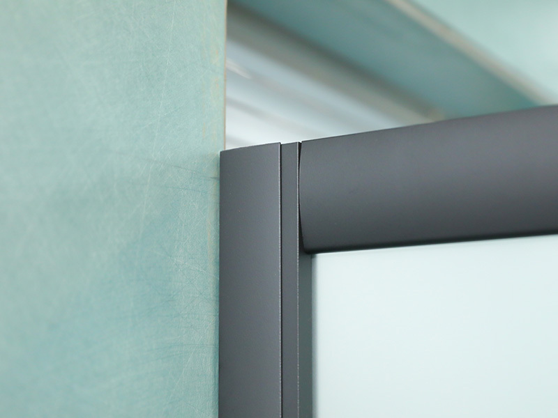 SQ Imber Labens Enclosusre, Matt Tempered Glass Cum Typographia, Nigrum Aluminium Profile, Duplex perforata manubrio cum Tray SQ Imber Labens Enclosusre, Matt Tempered Glass Cum Typographia, Nigrum Aluminium Profile, Duplex perforata manubrio cum Tray