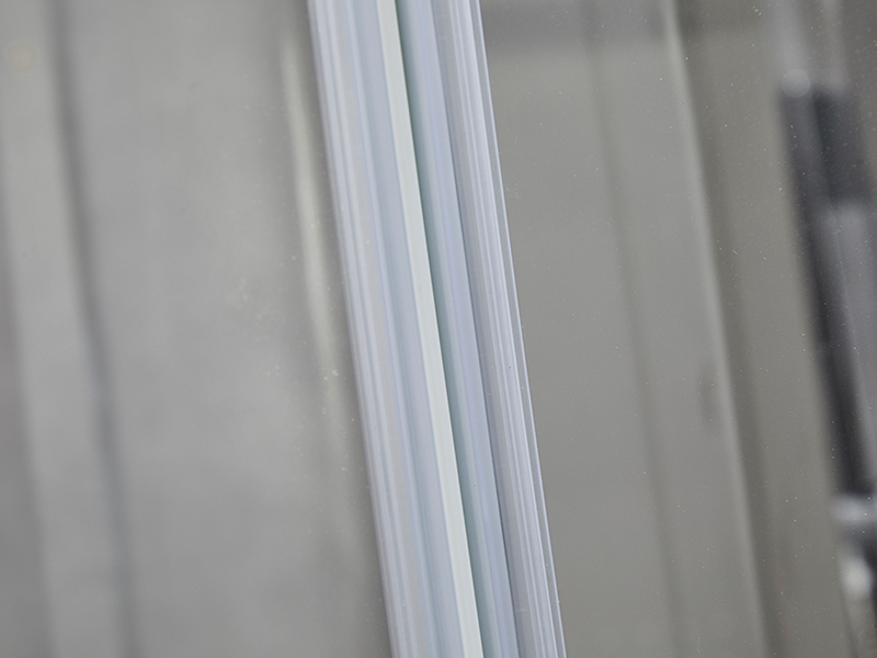 SE Imber clausura illapsum, Vitrum Temperatum Serenum, Chrome Aluminium Profile, Duplex perforata manubrio, Sine Tray SE Imber clausura illapsum, Vitrum Temperatum Serenum, Chrome Aluminium Profile, Duplex perforata manubrio, Sine Tray